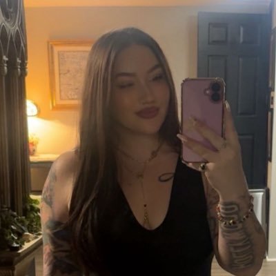 halesatin_'s profile picture. wicked witch of the midwest • cannabis enthusiast • professional brat • machead