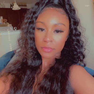 thatgirlronelle's profile picture. 27 ♓️. 𝐉𝐒𝐔 𝑨𝒍𝒖𝒎𝒏𝒂 👩🏽‍🎓 𝑳𝒆𝒔𝒃𝒊𝒂𝒏 👭🏽