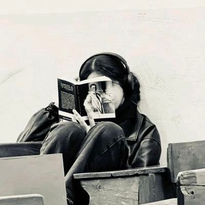 Marymqamar's profile picture. Notepad diaries~ words never sent. @dustydreamsYp 💌