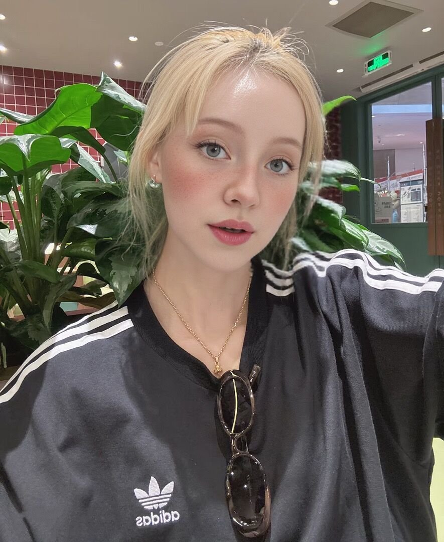 CBelmont63817's profile picture. i can t blink both eyes at the same time, DM me if youre talented