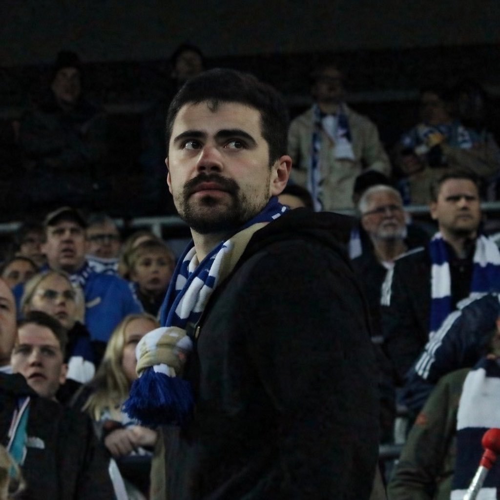 AlexanderWinge's profile picture. I perioder mycket politik, annars fotboll. Ordförande @pekingfanz.