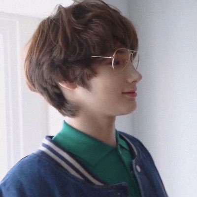 hearts2huening's profile picture. ┈┈・୨ woochan collector | +190 proofs