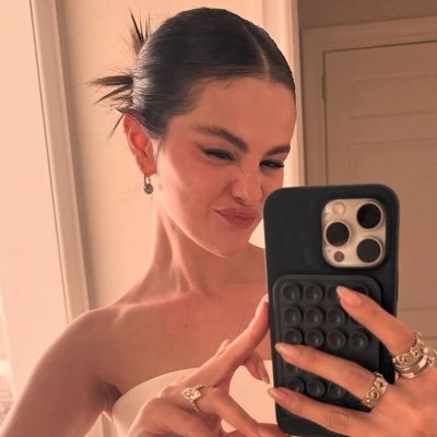 blorasareblue's profile picture. sen benden nefret et ben seni tek başıma severim