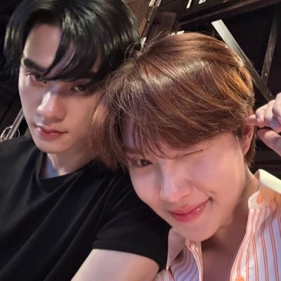 thlilbrwn's profile picture. if it makes you happy it’s not waste of time ⋆.˚