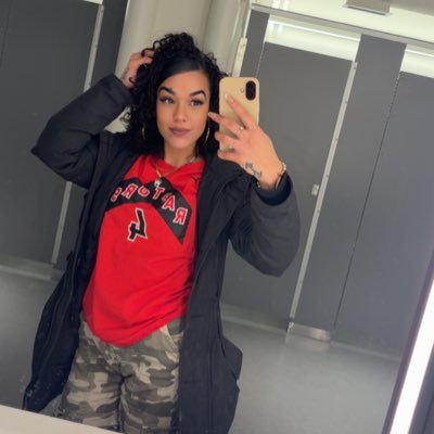 FlorenceGoldenn's profile picture. PsLXXIII:XXVI 🤍 ⠀ ⠀ ⠀ ⠀