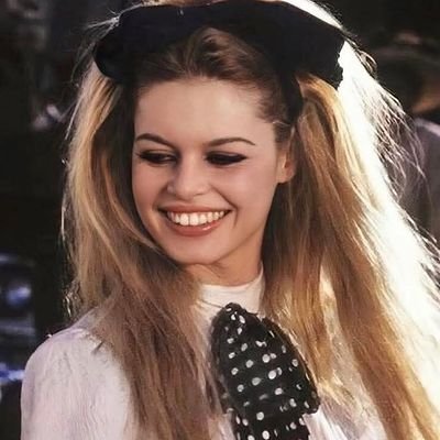 hadidkcals's profile picture. toxic account 
anorexia,anxiety,bulimia and bipolar disorder💣
ugw:50kg height:1.80cm cw:chernobyl