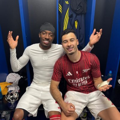 notsimi3's profile picture. was @simiafc | fan account