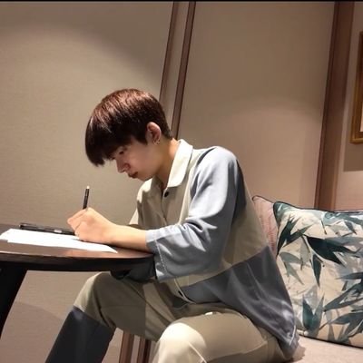 19rt0313's profile picture. ボイプラ2視聴済み✨
練習生皆に幸せが訪れますように
コレオアワード1位にしたい！！！