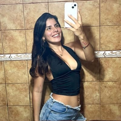 alexiarouxz's profile picture. usted de verdad cree que el que peca y reza empata?