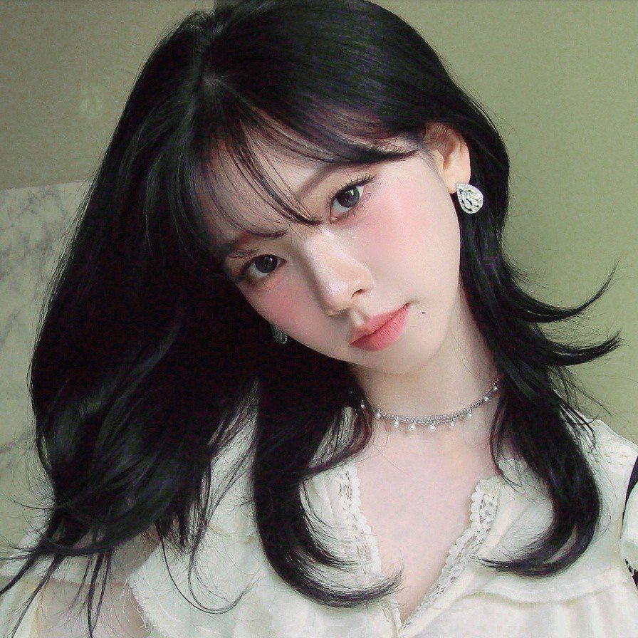 lovesolaces's profile picture. murmure au clair de lune;  ❋  “...i bloom beneath a veil of silken stars, where love drifts like petals across the sky and nettles in tender delights.”