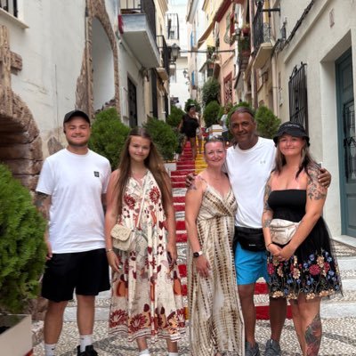 originalbainzey's profile picture. I`m a blades fan, love boxing and Ufc, A wicked sense of humour. Don't take it personally or you`re just as stupid as the shit I tweet. #twitterblades #sufc