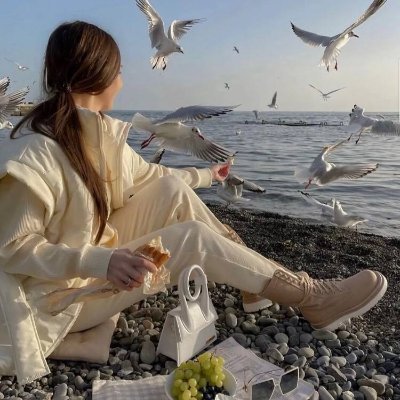 Coucou951's profile picture. Turning fabric into feeling. Designing stories you can wear.😊🌺