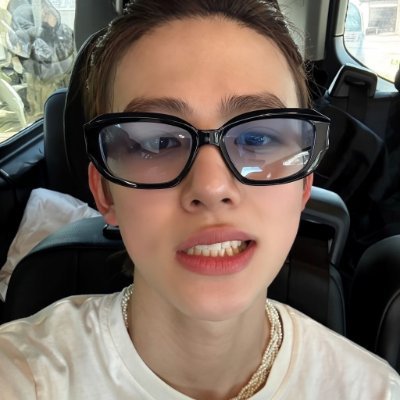 hyeoniecorn's profile picture. shawtyy, choosing up...