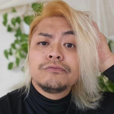 Could you please come over here！ Come on out！