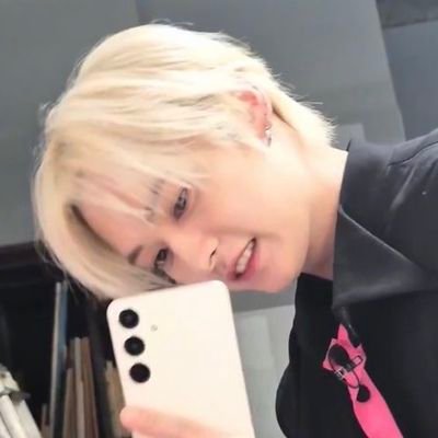 ilsvrmy's profile picture. minho y yo comiendo pollo chuco 💘