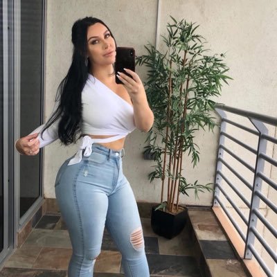 AlixeMary69106's profile picture. 