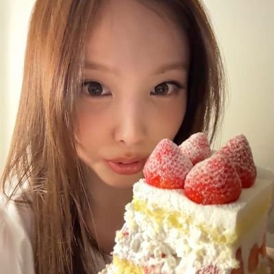 tearydolli's profile picture. 20s she italian — ☆ edtwt girlytwt