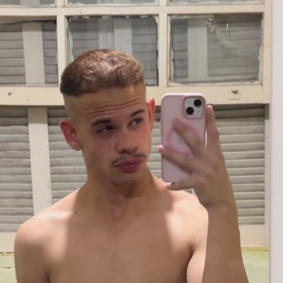 Pedrinho_cpss's profile picture. Sou Vst
Tenho 20 anos
🏳️‍🌈