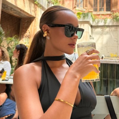 raigarrcia's profile picture. usando esse site para reclamar da vida e idolatrar a Beyoncé nas horas vagas