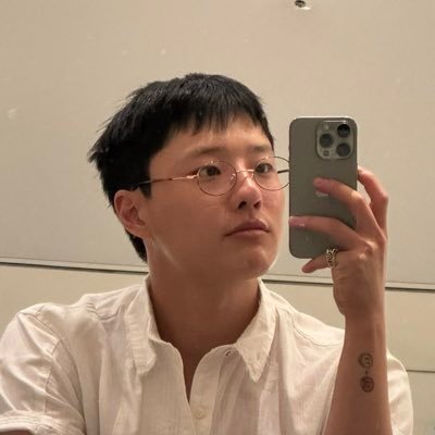 esqierz's profile picture. 