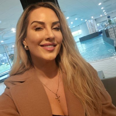 kimCarley32's profile picture. mom entrepreneur investment manager 🏗wannabe golfer ⛳️