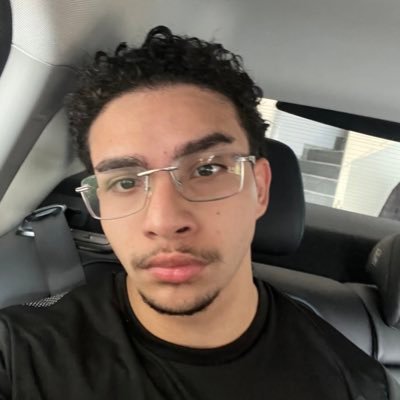 guiintenso's profile picture. esse perfil é um mero retrato da minha personalidade mais estranha e tóxica, pessoalmente sou diferente…