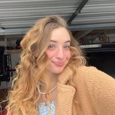 Alex3304925582's profile picture. ☕️Coffee Blooded  🛠️ DIYer 🤸🏽Pilates Doer💃 Movement Maker 🧗🏽 Adventurer 🚐GalliVANter 🥗the Food 🏝️Beach Bum 🐾Little Chefs Human ❤️Lover of life