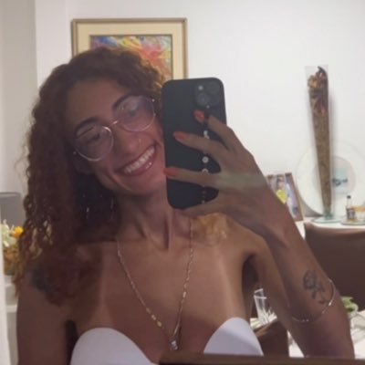 renatadx's profile picture. ahora todos quieren ser latino pero les falta sazon ✨ @coritiba y @scuderiaferrari