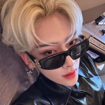 leszb1ana's profile picture. 