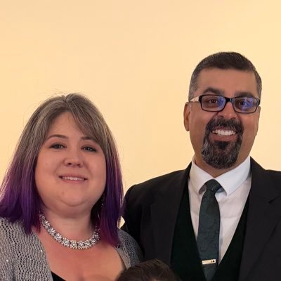 sherazkhanniazi's profile picture. Playwright, amateur shutterbug, comic-con pilgrim, sci-fi/fantasy aficionado, decaf Earl Grey fiend, Infosec professional. Alex Ross Background at Comic-Con '22