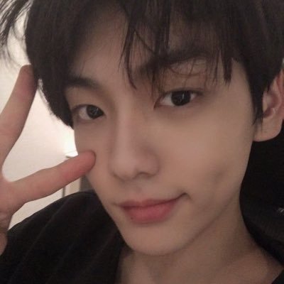 bomugyutt's profile picture. "TOMORROW X TOGETHER (@TXT_members) is now a Daesang-winning group."