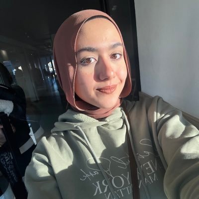 Rnazmii's profile picture. Intern Dentist || MMDP graduate.