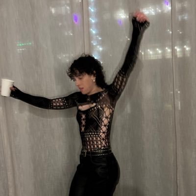 callaicarai's profile picture. apenas tendo várias reflexões e reclamando um monte