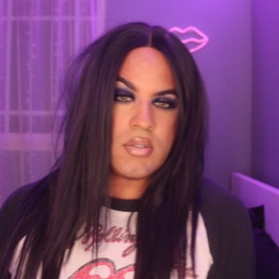 TobinMUA's profile picture. SOUTHERN CALIFORNIA MUA. 📸 Instagram: tobinmua 💌 links to the socials 🖤 #bucklebunny