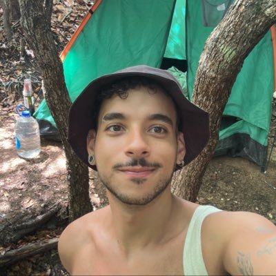 theuscarrlos's profile picture. Ator e professor de Teatro mas não sei chorar quando me pedem.