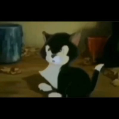 Thomas__Rz's profile picture. “Unengaged, dim‑lit love didn’t taste the same.”