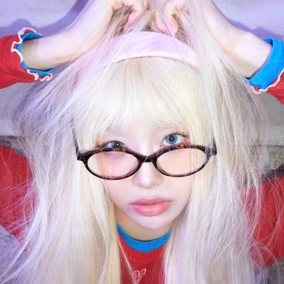 clouds4ari's profile picture. fan account | 20s, she/her, white