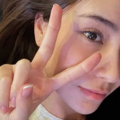 K_KellenAustin's profile picture. What they hate in you is missing in them , Keep shining , in the right eyes you’ll be the Art🌻❤️