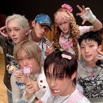 p1wongifs's profile picture. ur daily dose of piwon reaction gifs! to request, tag me under clips! don’t forget to turn on notifs so u don’t miss my tweets!