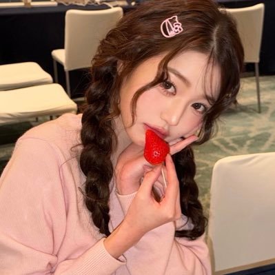 kwuromiu's profile picture. ᦾʾ i adore the whispers in the air, petals blush with tender hue. ✉️ ♥