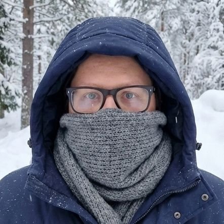 Dumjaveln's profile picture. Störig tonårspojke som är fast i en tjock 30årig mans kropp. Intressant som en påse bestick. Hjärtat till vänster.