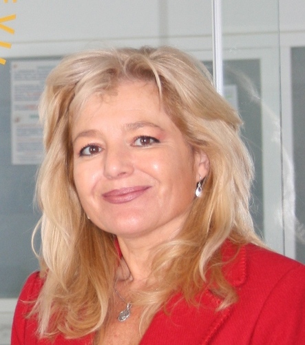 Dra en Administración y Dirección de Empresas por la US. Promotora del Emprendedorismo como disciplina académica a través de la metodología Coaching-Learning.