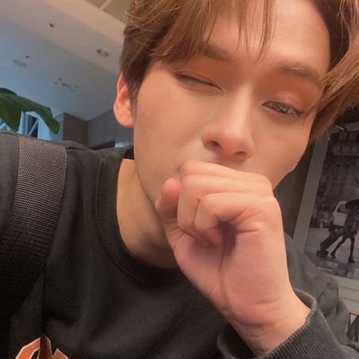 yyangflee's profile picture. akıl sik değil ki millete sokasın