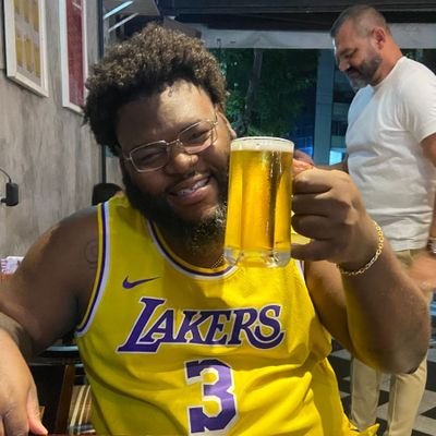 YuriLibano's profile picture. Falo de futebol porque já penso muito na vida.