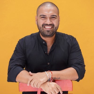 rubenguzmanv85's profile picture. •Emaús •Amante del Carnaval •Papá de Rudolf 🐕 •No te llenes de miedo, llénate de colores📍BAQ