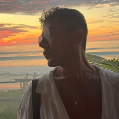 vzsousa's profile picture. as tuas mãos me fizeram e me aperfeiçoaram.