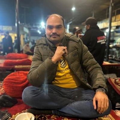 zeeshan_feb89's profile picture. 36 yo | 
He | 
Him | 
Loves Body Building | 
Software Engineer | 
DMs are open for nice and decent chats only | 
Follow for a Follow Back 💯💯💯