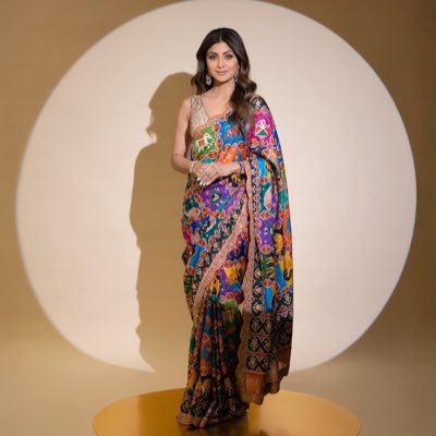 philpashetty's profile picture. mom, wife, actor, entrepreneur, mindful yogi, wellness influencer & and Eternal grateful positive thinker.