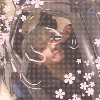pink_stickynote's profile picture. danns and ivans favourite flower! | fan acc =) |active again mwahah | :3 saw skz 29/6/25 =)