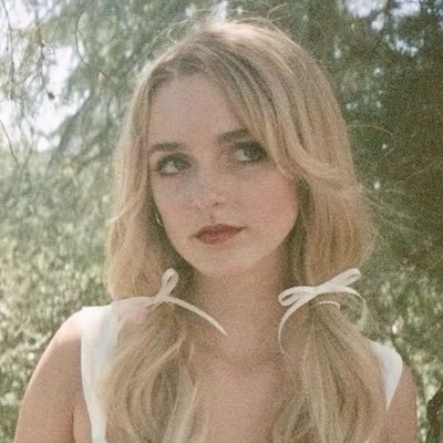 irlunalovegood's profile picture. that annoying art/history major you know …always yellowjackets 🐝 d5jackets4tsunriseotr 2026???